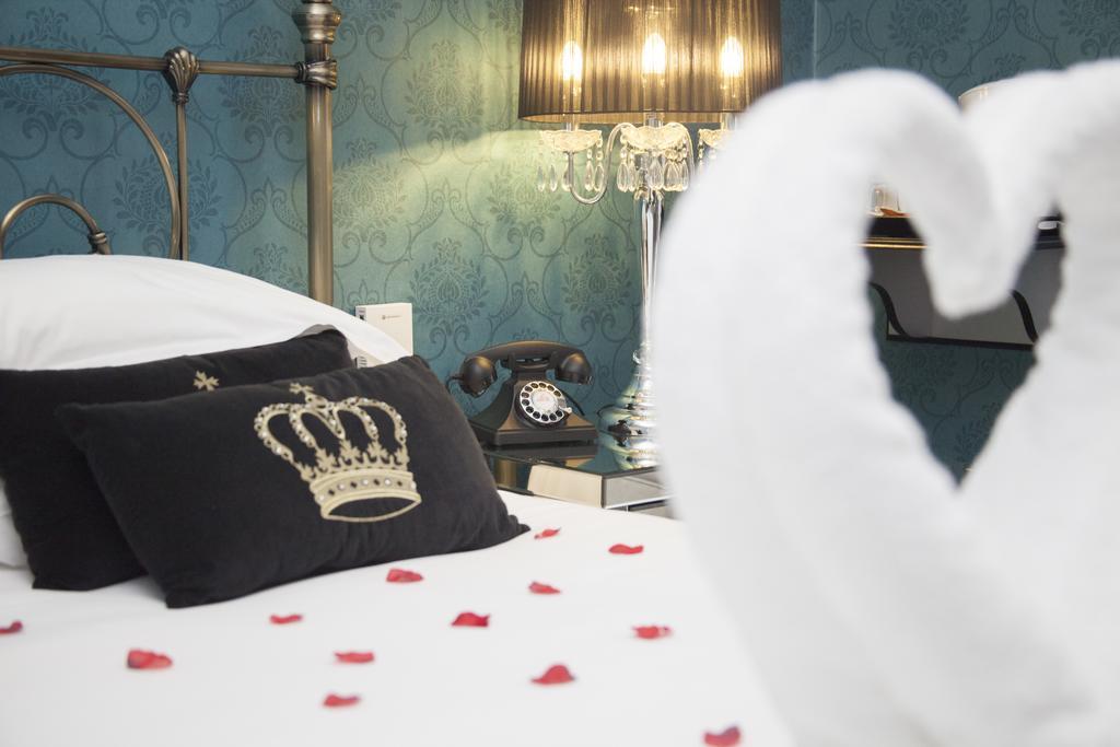The Victoria Hotel Manchester By Compass Hospitality Олдъм Екстериор снимка