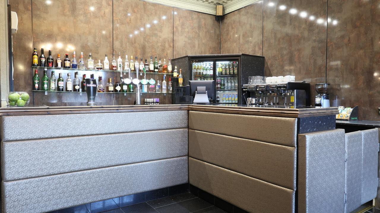 The Victoria Hotel Manchester By Compass Hospitality Олдъм Екстериор снимка