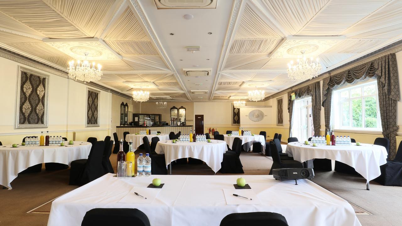 The Victoria Hotel Manchester By Compass Hospitality Олдъм Екстериор снимка