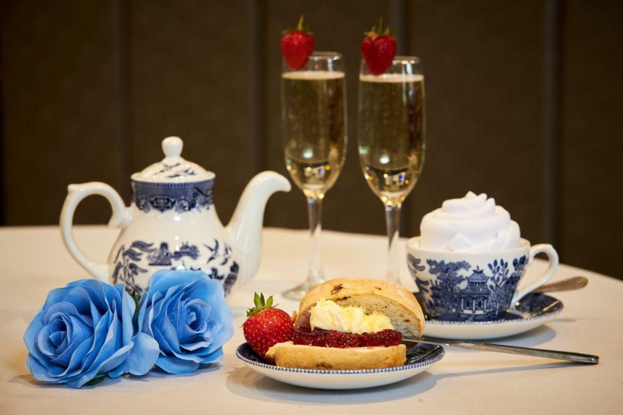 The Victoria Hotel Manchester By Compass Hospitality Олдъм Екстериор снимка